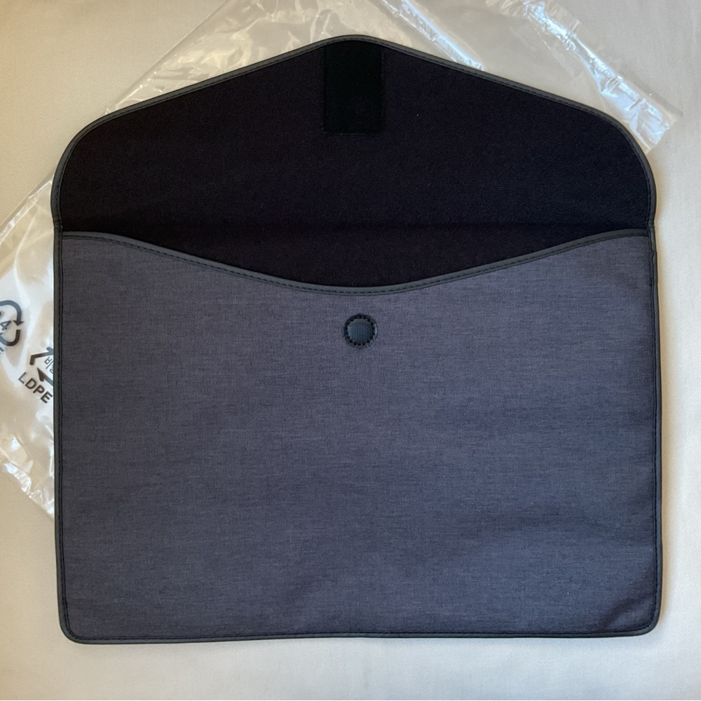 ASUS Black Laptop Sleeve for Men - Picture 4 of 7